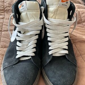 Nike SB Blazer Mid in Black